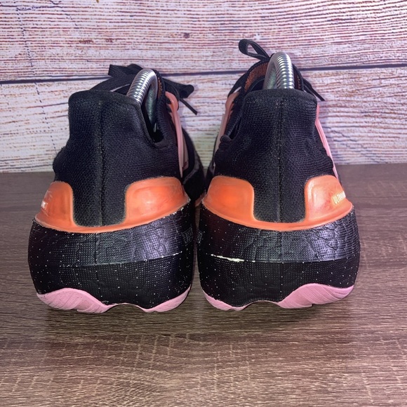 Pre Owned Adidas Women's Black ULTRABOOST LIGHT Running Shoes HQ8599 Size 10.5 - Picture 5 of 9
